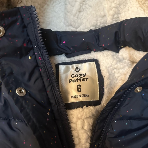 Navy Blue Puffer Jacket with Hood and Quilted Design - Picture 2 of 5